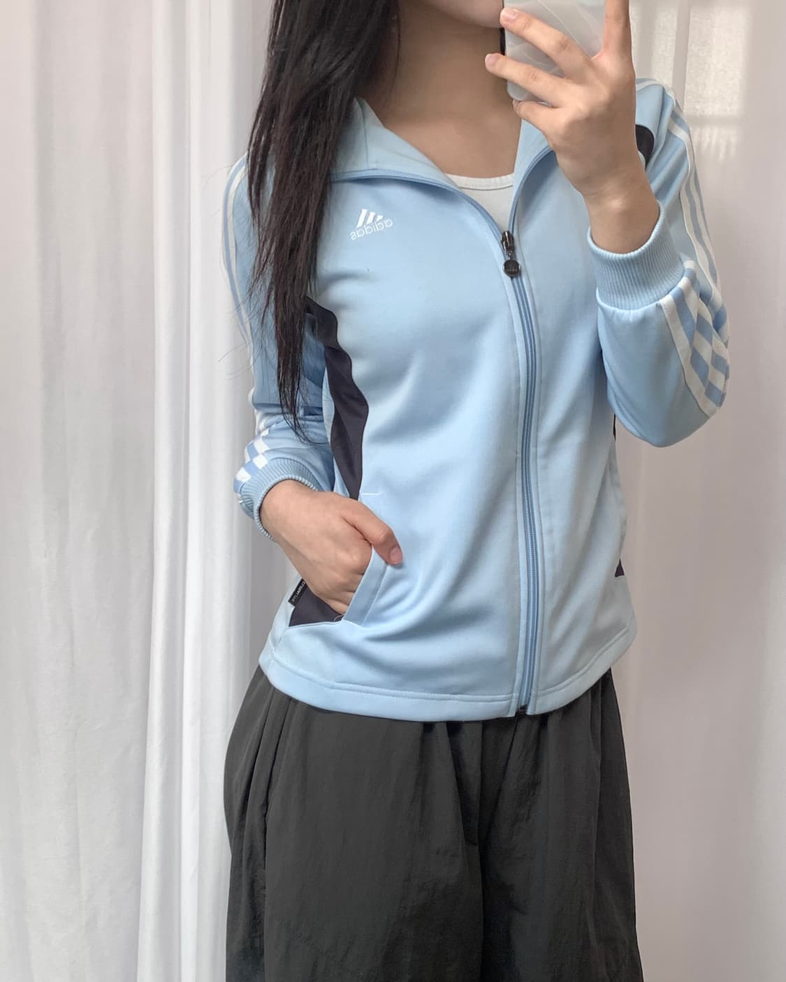 Adidas 아디다스 오리지널로고 베이비블루 우먼 세미크롭 트랙탑  상품이미지7