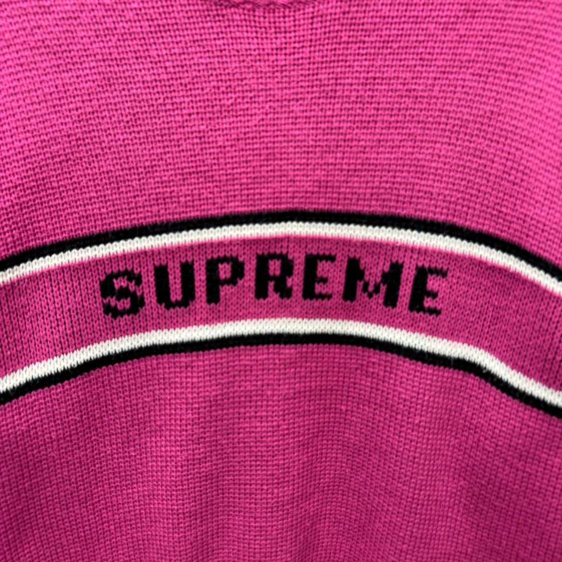 23FW 슈프림 체스트 스트라이프 스웨터 전면 로고 포인트 핑크 상품이미지5