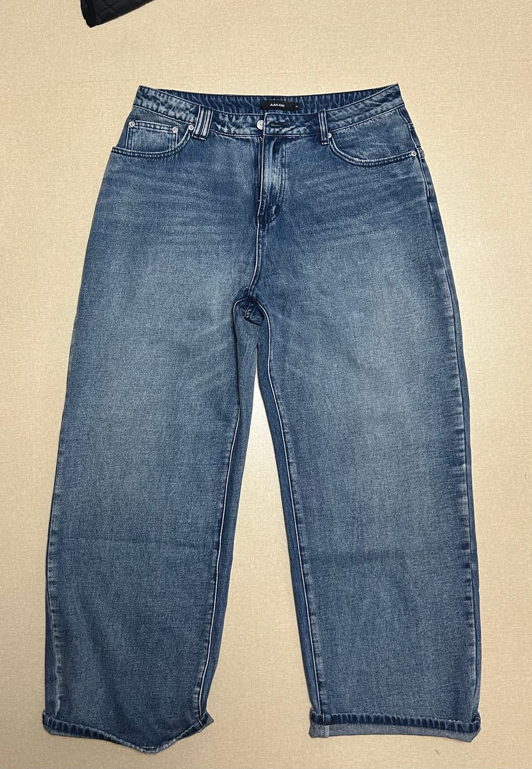 아캄 Back Studded Denim Pants (Blue) 팝니다 상품이미지1