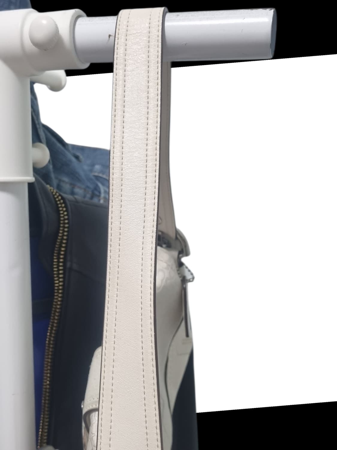 코치 시그니처 화이트 숄더백 상품이미지5