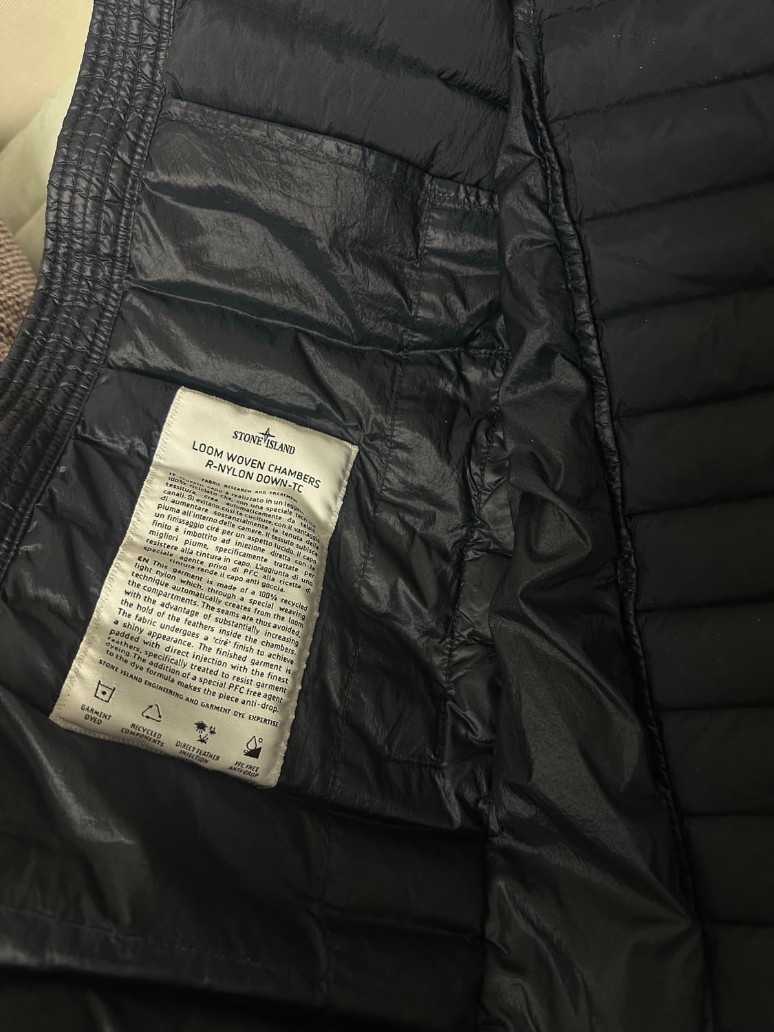 스톤아일랜드 룸우븐 체임버스 경량패딩 M사이즈 다크네이비 거의 새것  상품이미지4