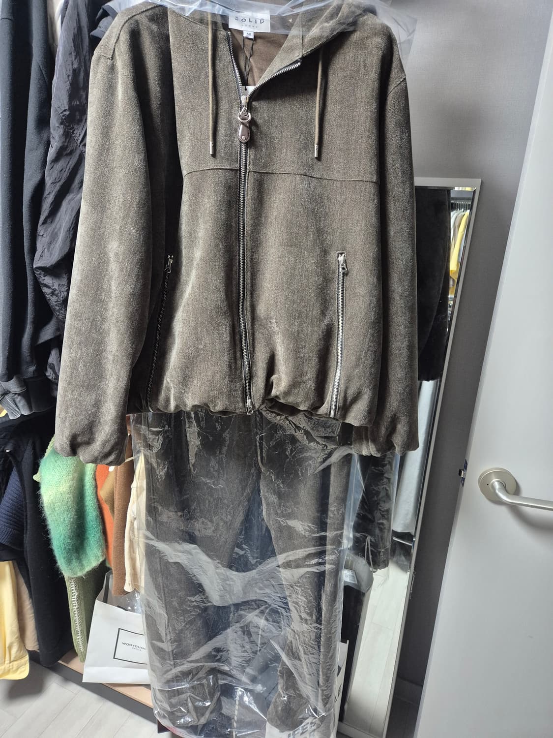 솔리드옴므 25fw 벨벳 셋업 48사이즈 판매해요 상품이미지1