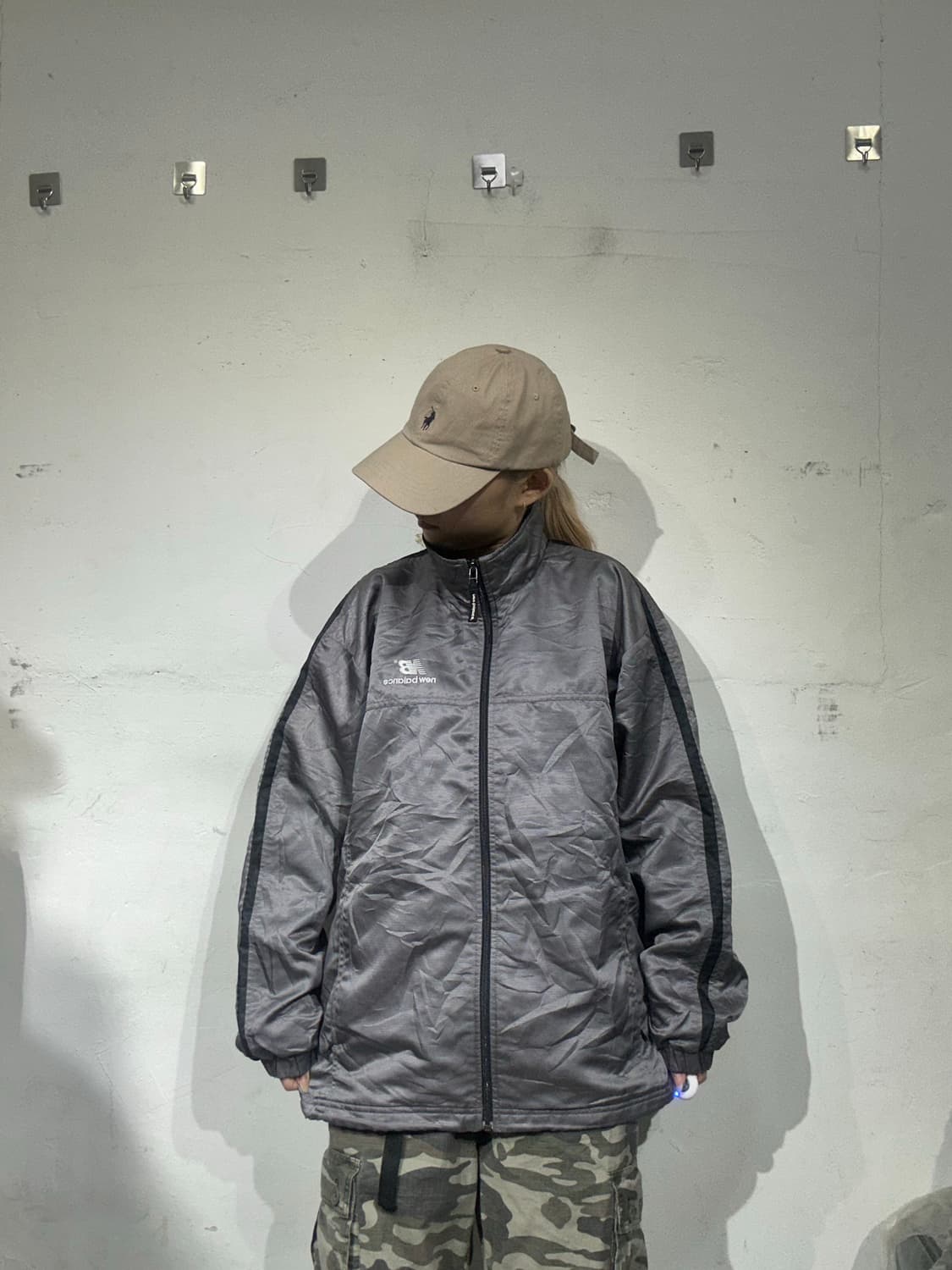 뉴발란스 그레이 올드스쿨 오버핏 바람막이 자켓 M 상품이미지2
