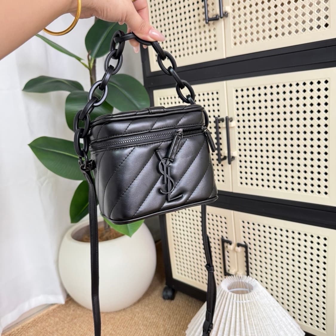 입생로랑 메이크업 백 YSL 블랙 로고 미니 체인크로스백 상품이미지2