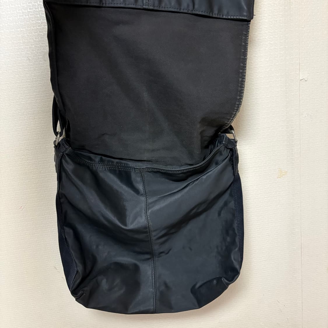 요지야마모토 YSACCS 가죽패치 숄더백 상품이미지3