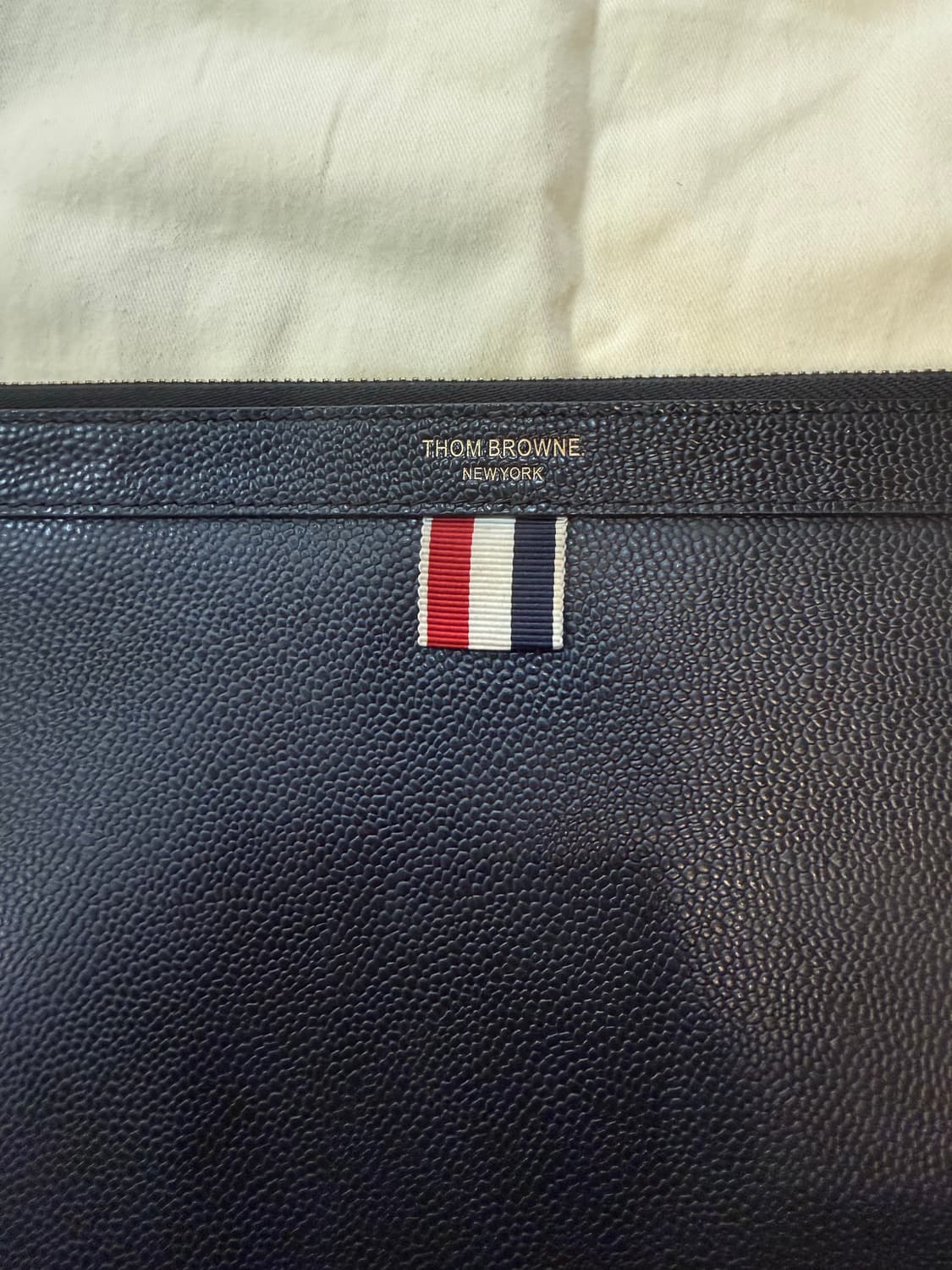 정품 톰브라운 삼색스티지 블랙레더 클러치 팝니다 상품이미지2