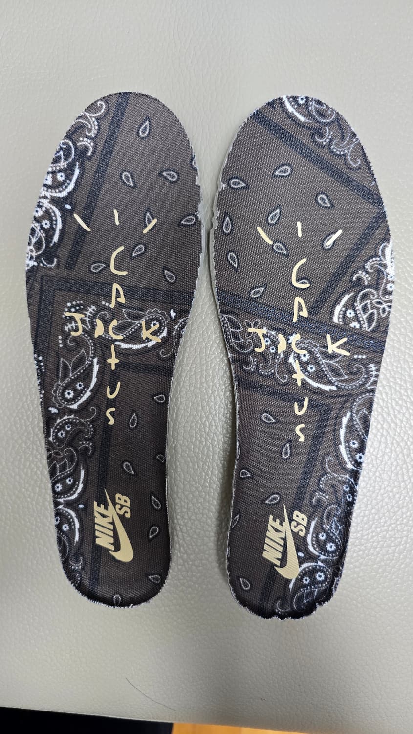 나이키 트래비스 스캇 SB 덩크 로우 245 벗김 (리버스) 상품이미지9