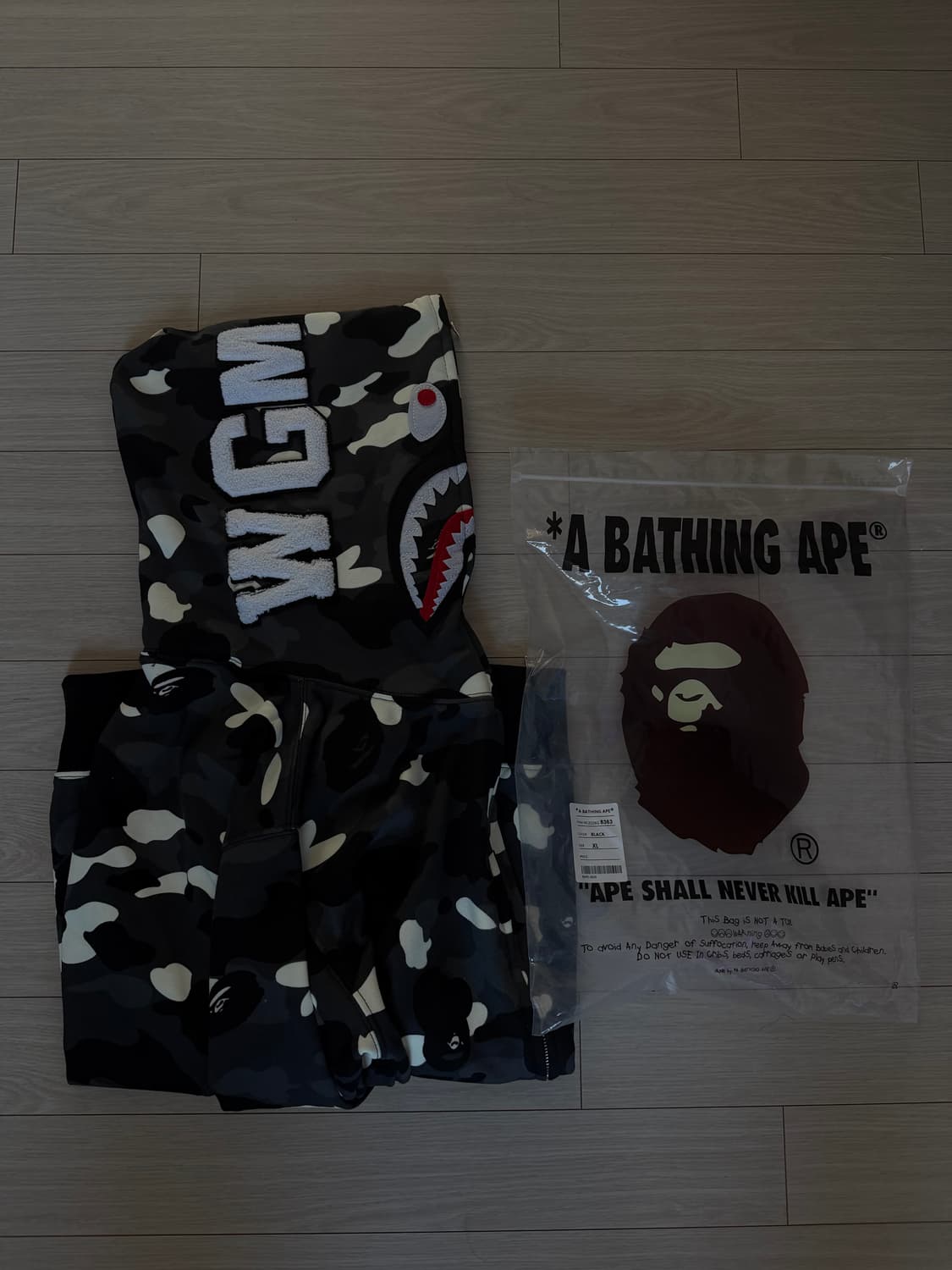 베이프 샤크후드 흑계 시티카모 새상품 상품이미지1