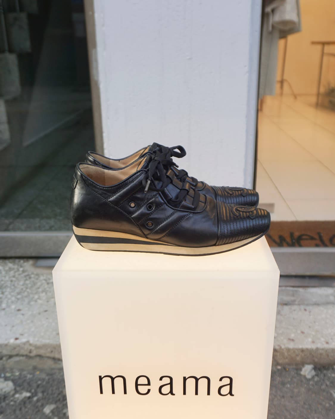 CHANEL leather lace-up sneakers 상품이미지4