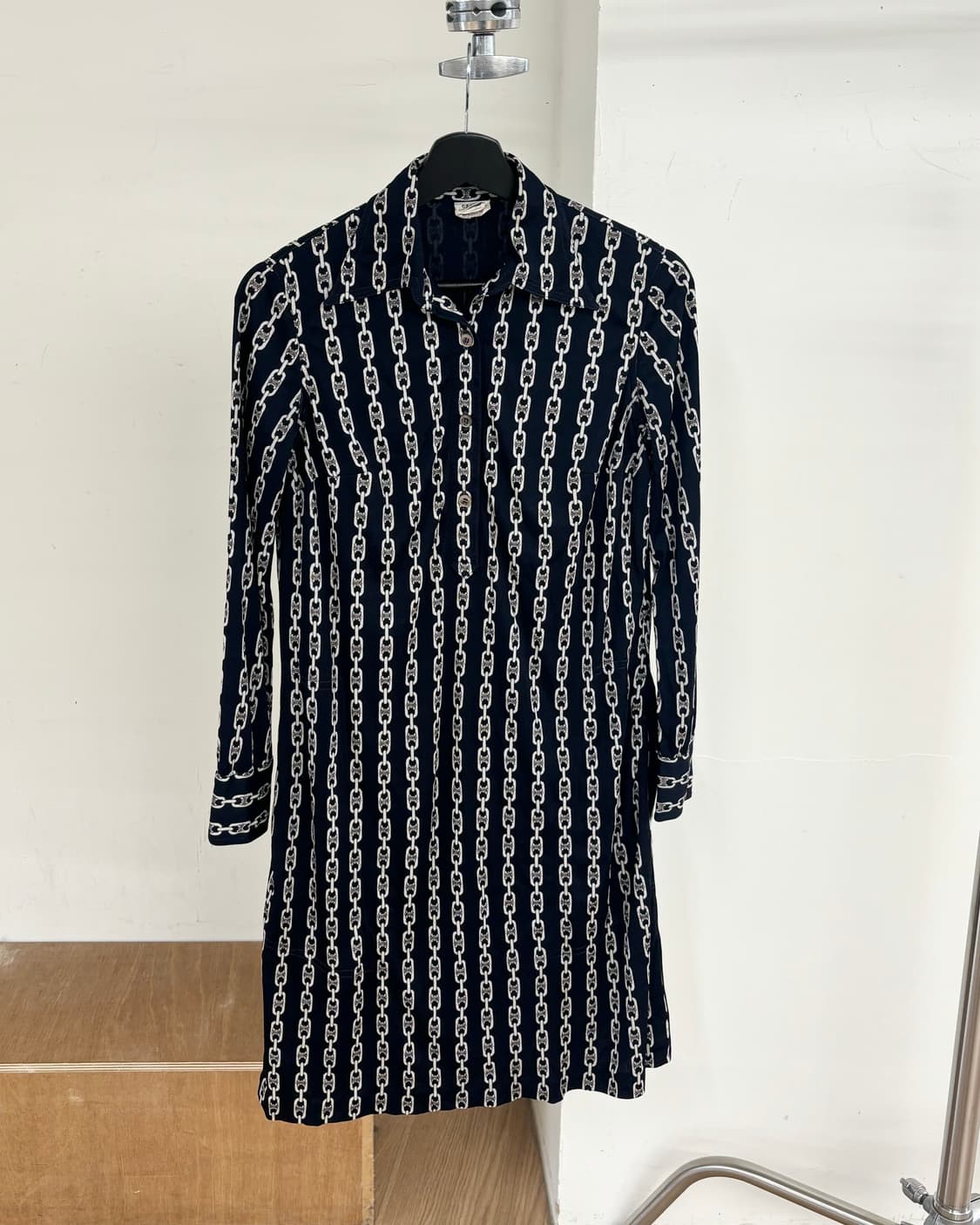 셀린느 체인 패턴 롱 슬리브 원피스 상품이미지1