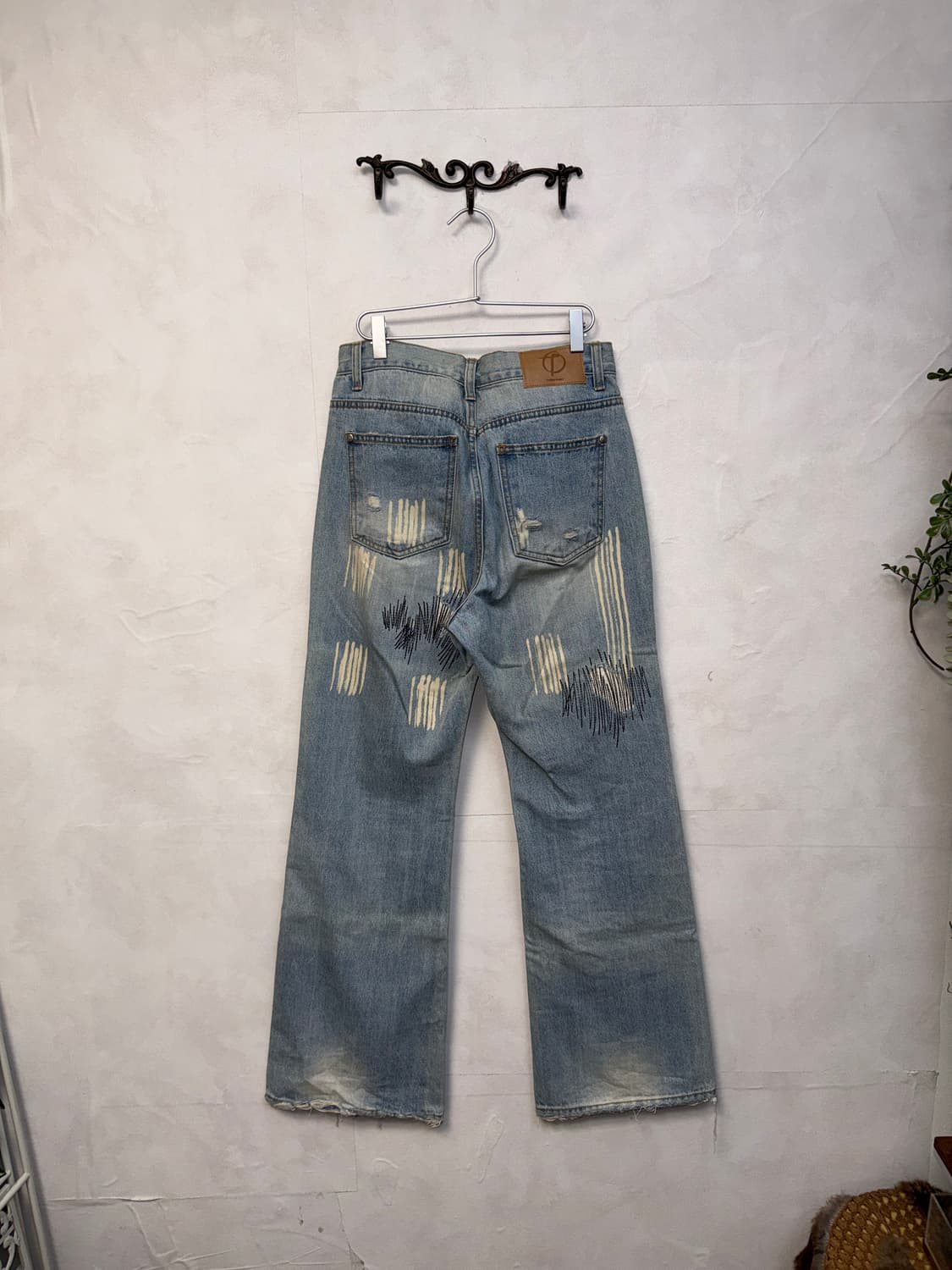 TheOpenProduct EMBROIDERED BLEACHED JEAN 상품이미지4