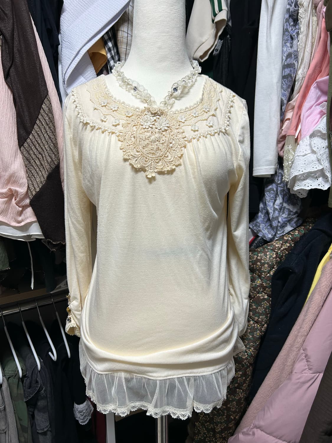 엑시즈팜 큐빅레이스 블라우스  상품이미지1