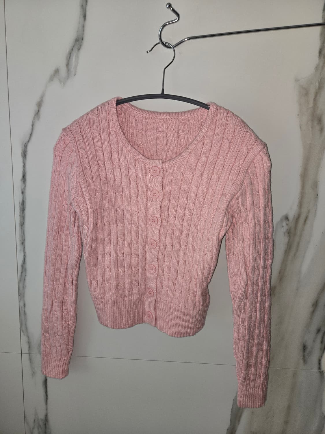 진한 딸기우유 색감 핸드메이드 니트입니다:) 상품이미지1