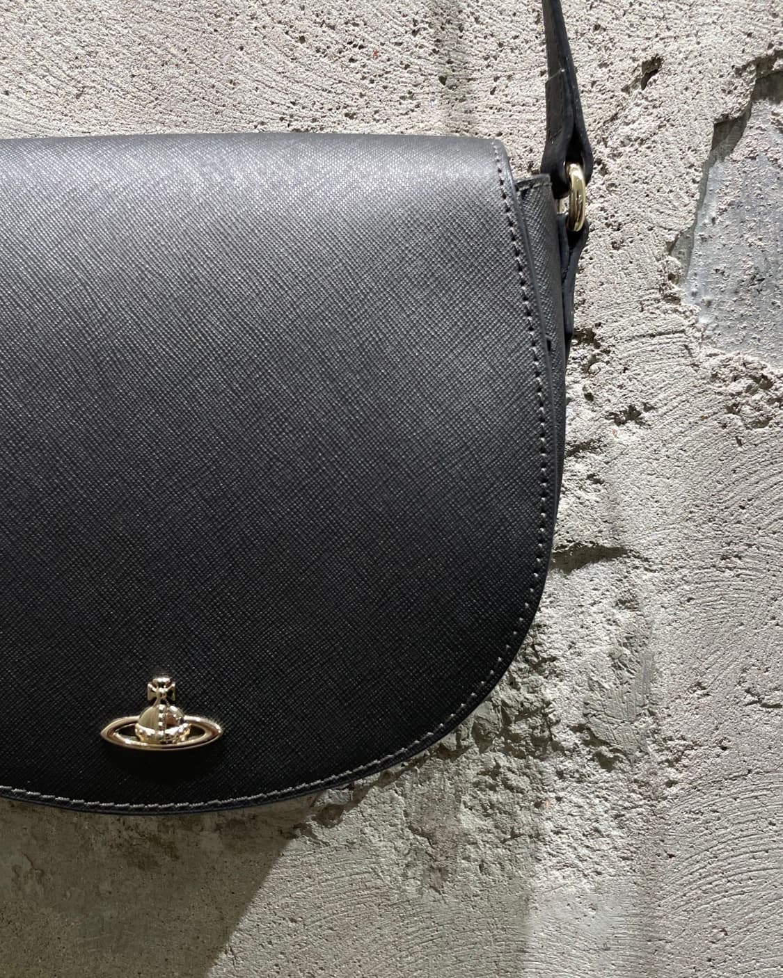 비비안 웨스트우드 사피아노 하프문 크로스백 상품이미지4