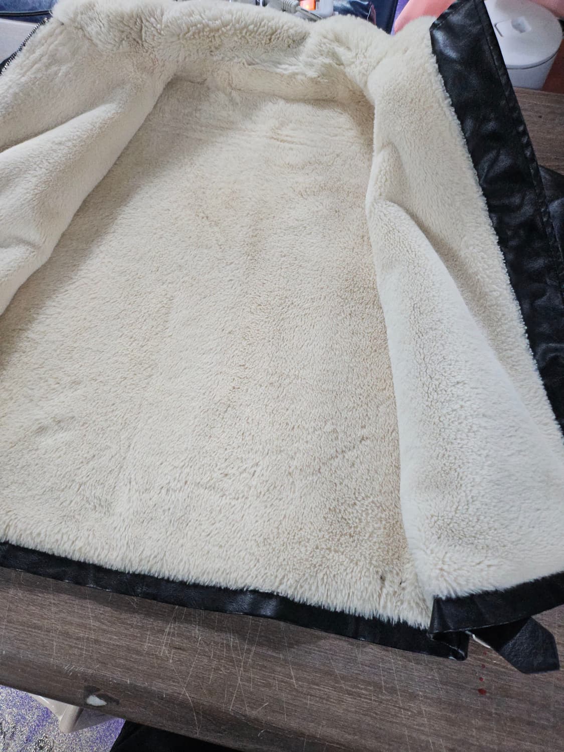 블랙 인조 가죽 무스탕 자켓  F 상품이미지4