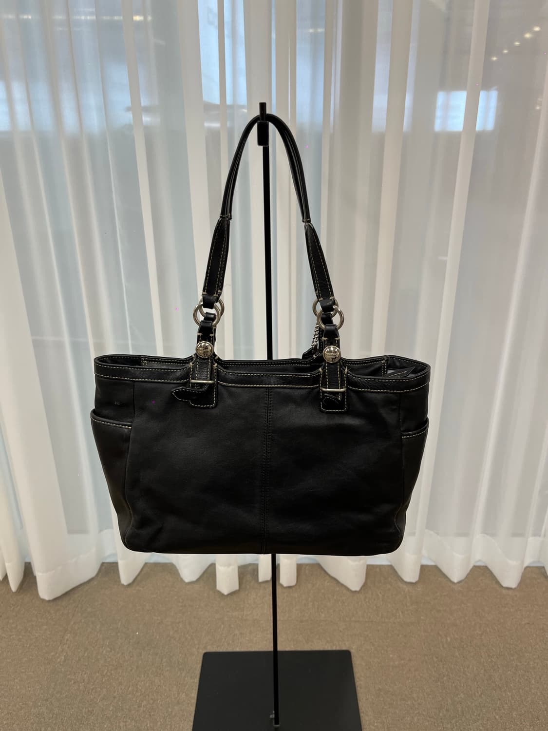 Coach Black Square Shoulder Bag 상품이미지2