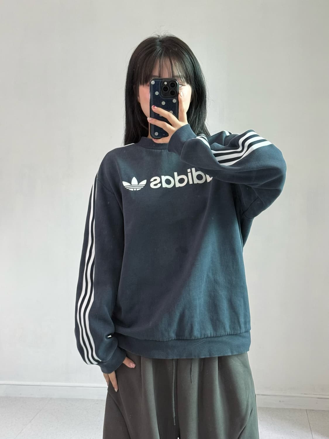 아디다스 네이비 맨투맨 상품이미지1
