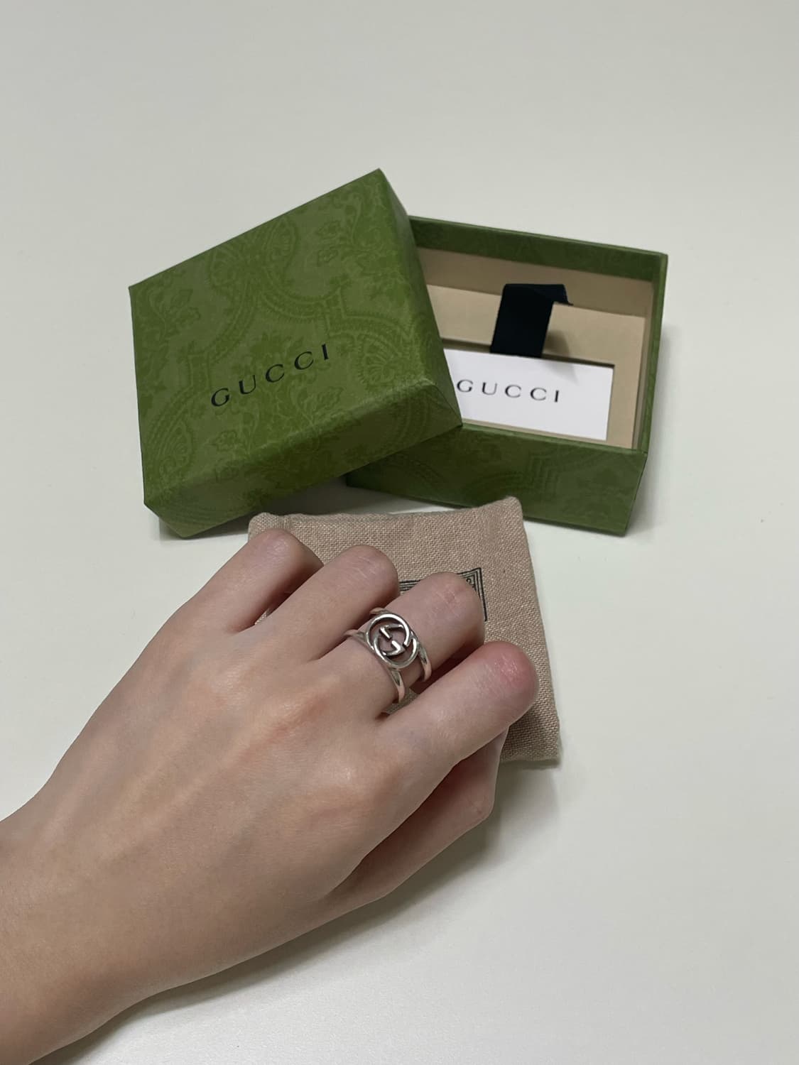 구찌 인터로킹 G 와이드 오픈 밴드 실버 링 반지 상품이미지1