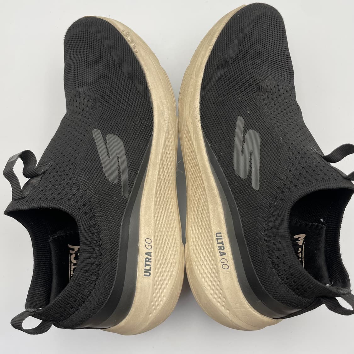 스케쳐스 블랙 울트라 고 슬립온 스니커즈 250 상품이미지4