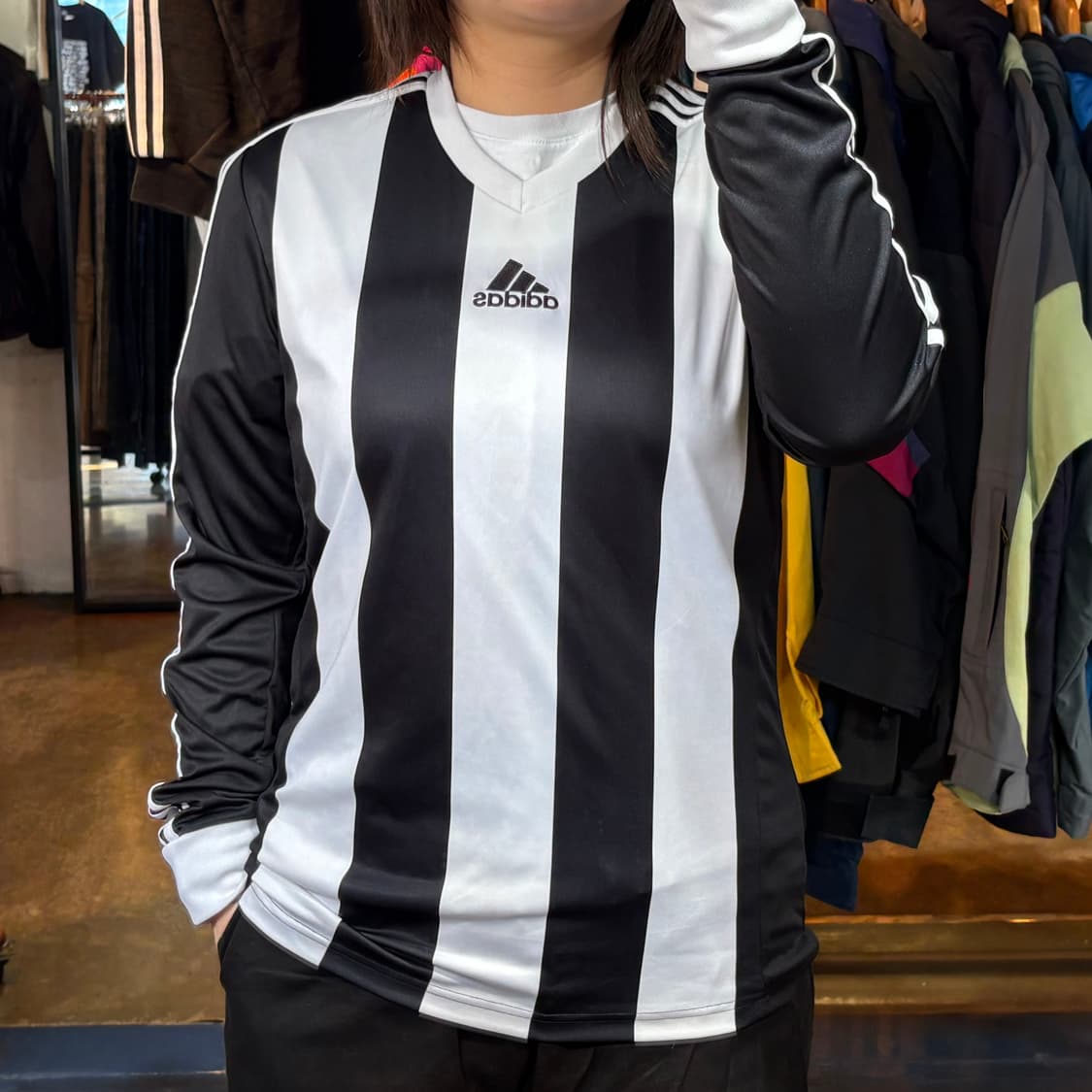 아디다스 배색 사이드라인 브이넥 트랙탑 상품이미지1