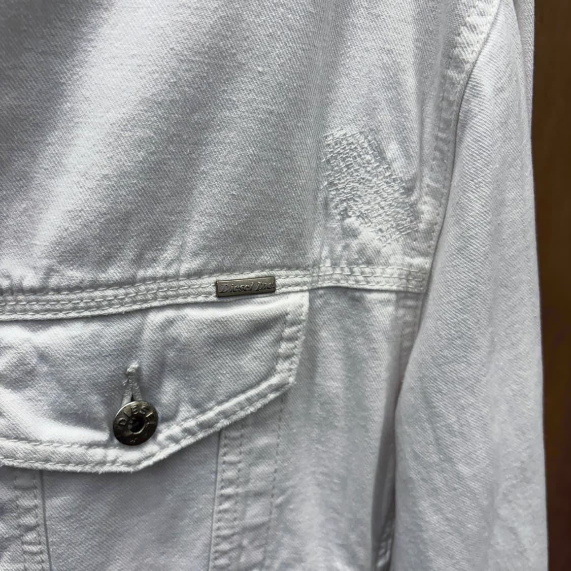 디젤 코튼 자켓 라벨 레더 패치 사이드 버튼 탭 디테일 레귤러핏 화이트 상품이미지6