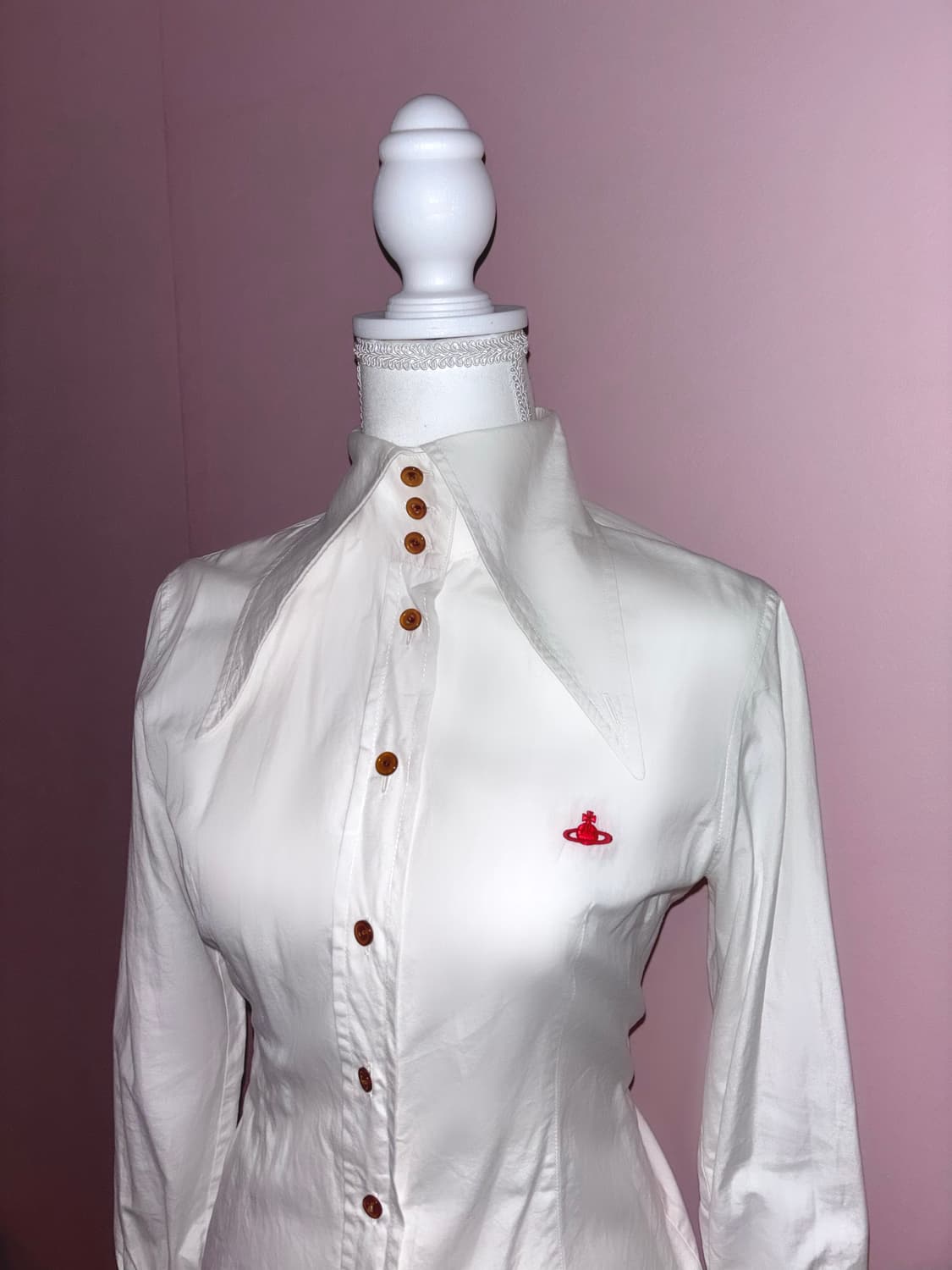 비비안웨스트우드 레드라벨 롱카라 하이넥 셔츠 화이트 클래식 상품이미지1