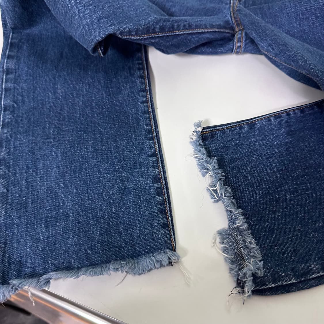 우먼M-L 리바이스 빈티지워시드 웻지스트레이트핏 버튼플라이 크롭데님팬츠 상품이미지5