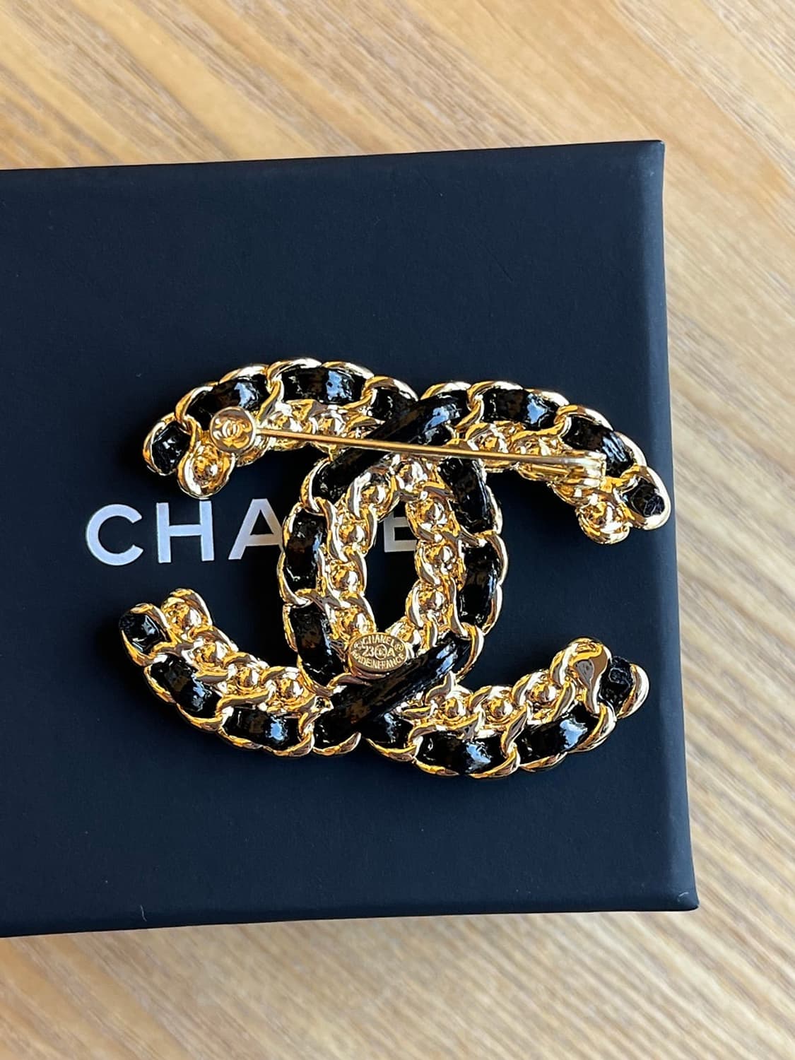 샤넬 정품 업사이클링 cc로고 레더 브로치 상품이미지4