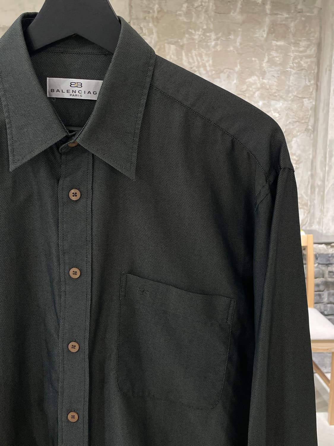 발렌시아가 카키 싱글 포켓 카라 셔츠 상품이미지3