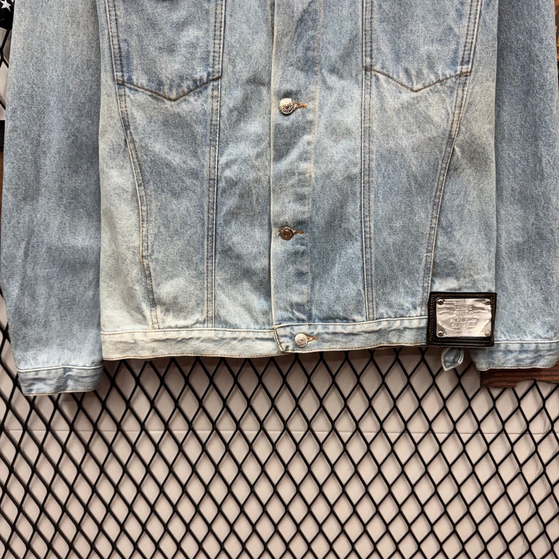 00s 리바이스 데님 트러커 자켓 전면 실버탭 디테일 연청 상품이미지4