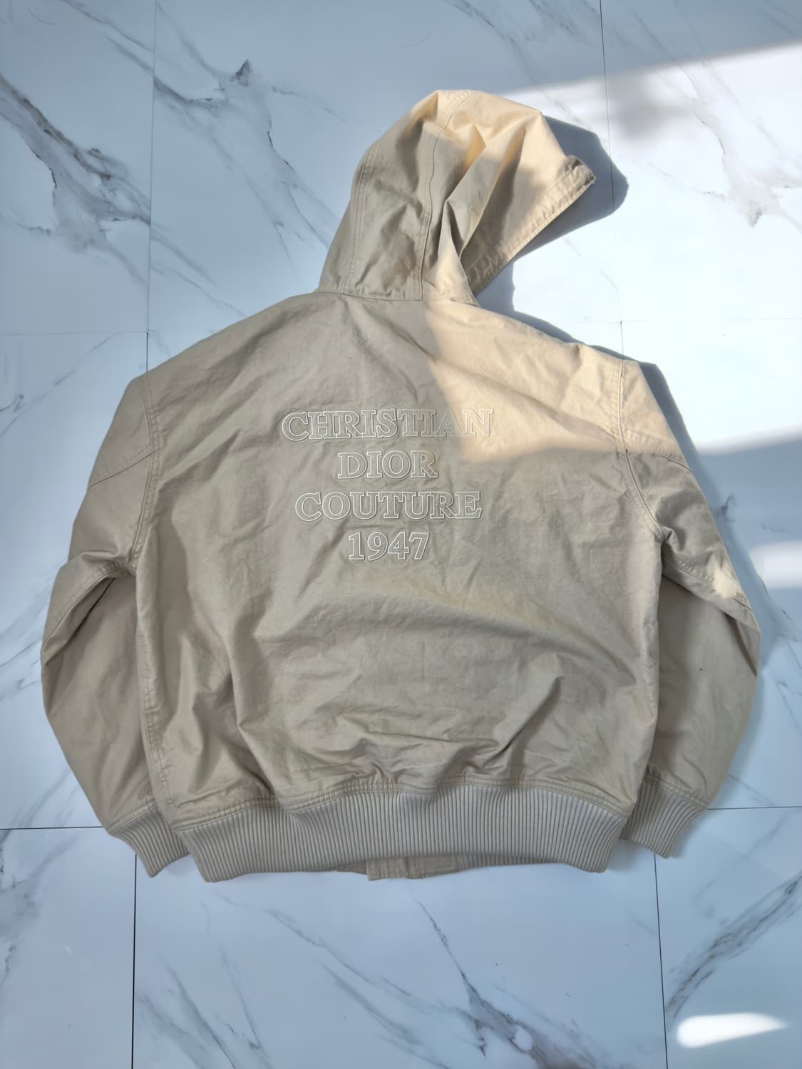 디올 꾸뛰르 시그니처 1947 트러커 후드 자켓 48 한글택 상품이미지4