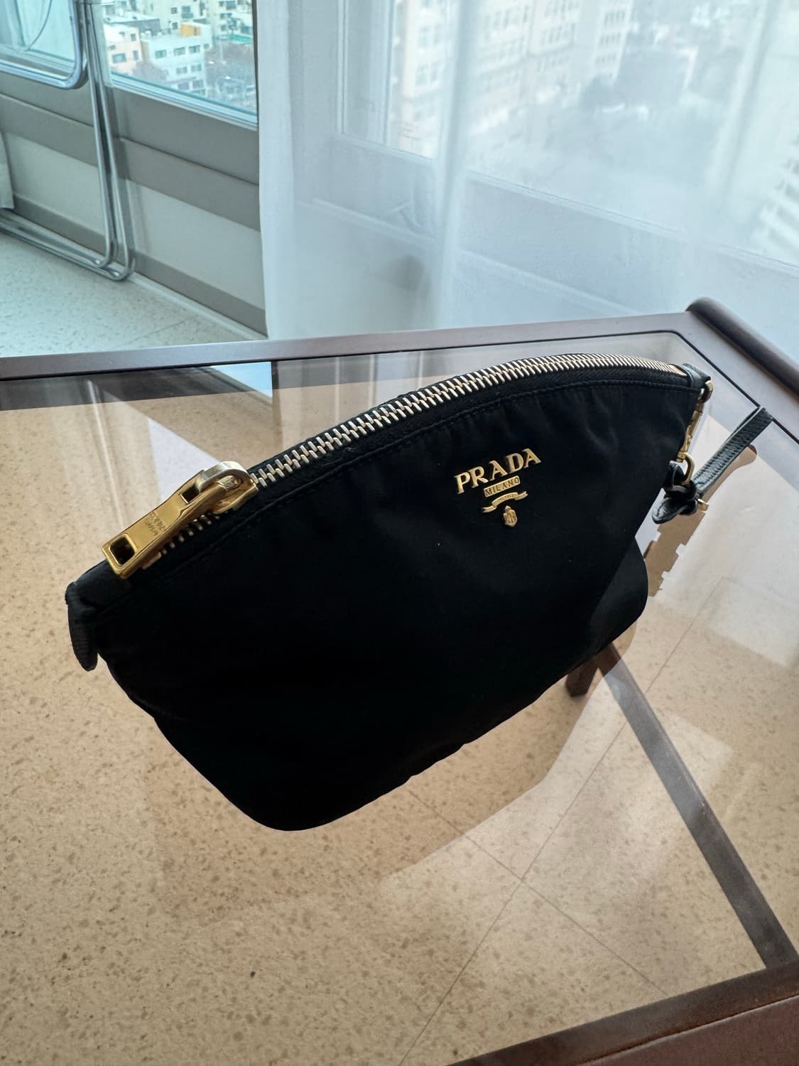프라다 포코노 금장 파우치 상품이미지3