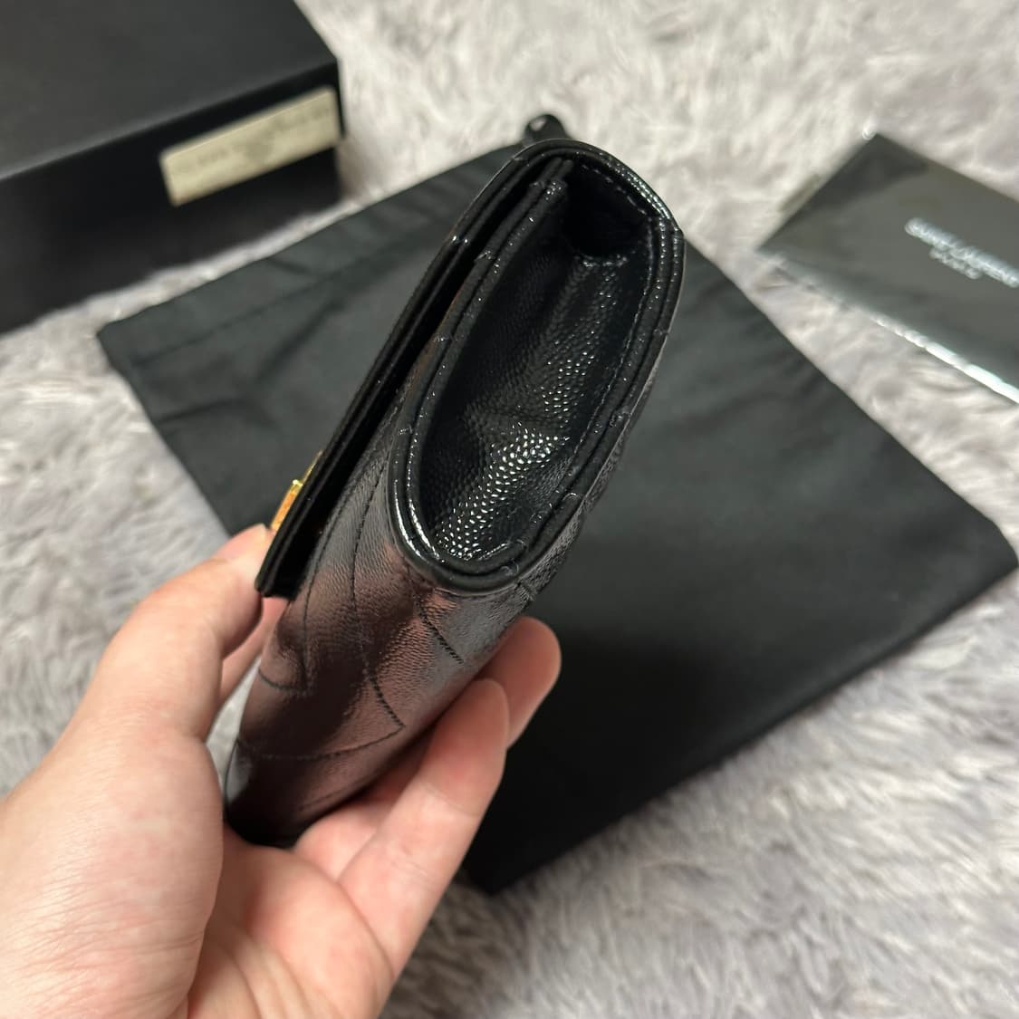 [풀구성] 입생로랑 마틀라세 엔벨로프 중지갑 블랙 상품이미지5