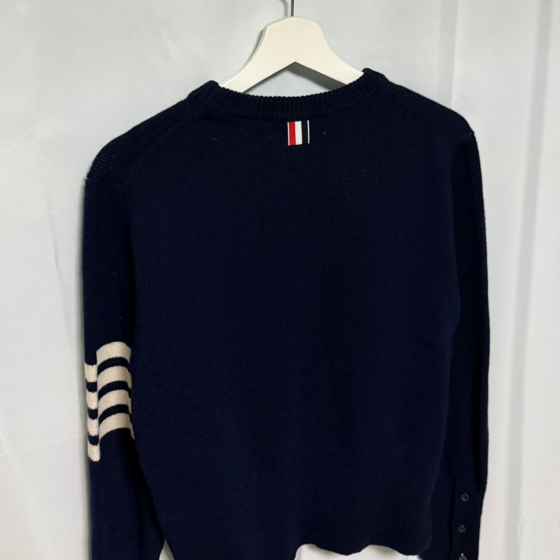 [S+급/2] 톰브라운 사선완장 크루넥 울 니트 네이비 상품이미지6