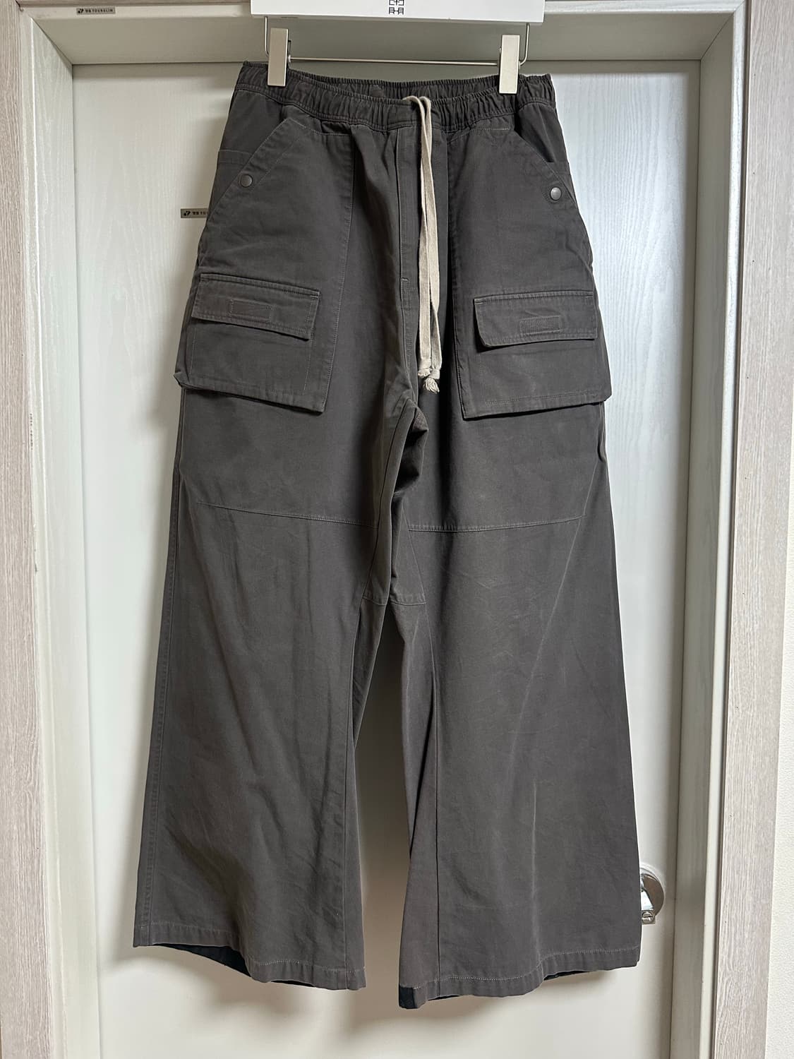 폴리테루 프론트카고팬츠 차콜 3사이즈 상품이미지1