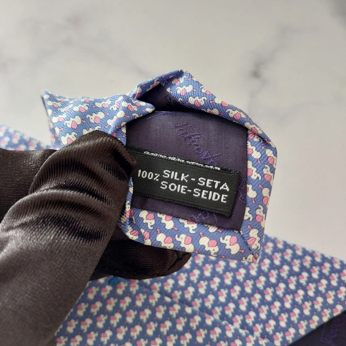 페라가모 실크 블루 코끼리 패턴 넥타이 9cm A+등급 K1405
 상품이미지10