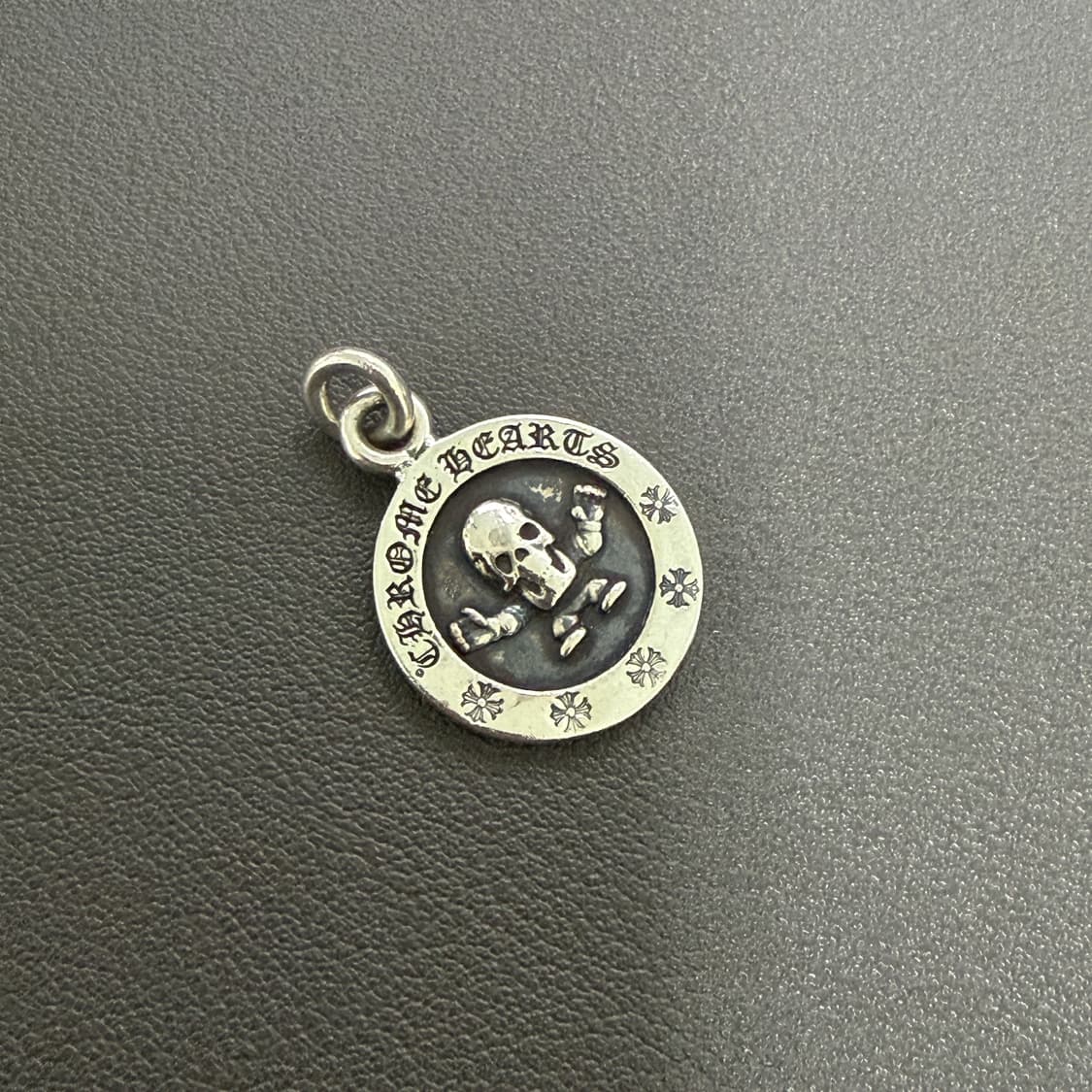 크롬하츠 FOTI 티터 코인 펜던트 상품이미지1