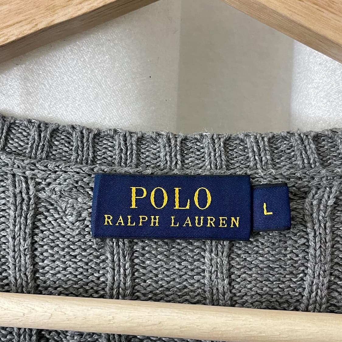 폴로 그레이 꽈배기 브이넥 니트 상품이미지3