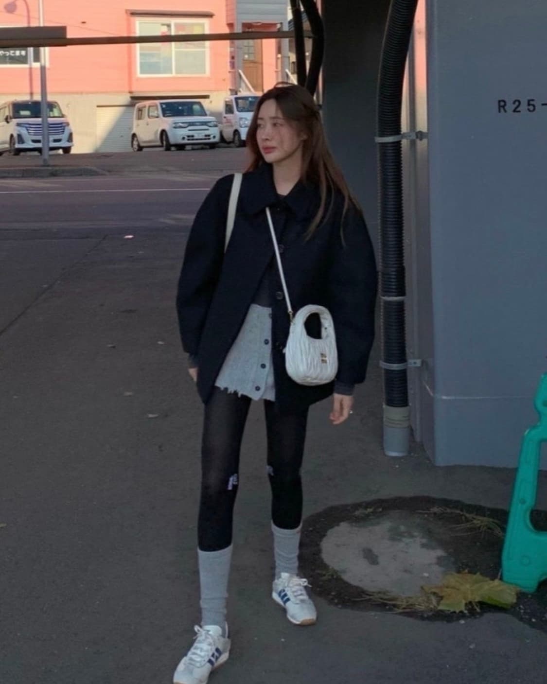 아디다스 컨트리 OG W 차정원 착용 상품이미지2