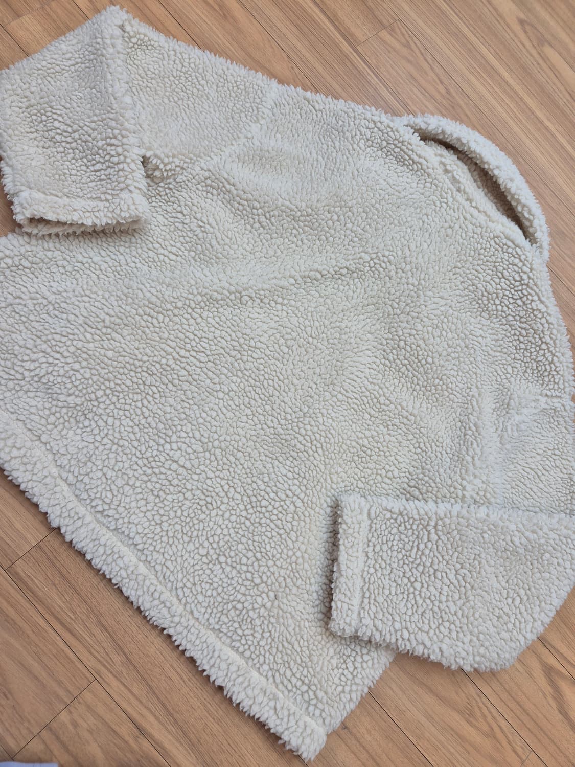 뽀글이 재질의 나이키 쉐르파 자켓입니다. M사이즈이고, 100% 폴리에스 상품이미지2