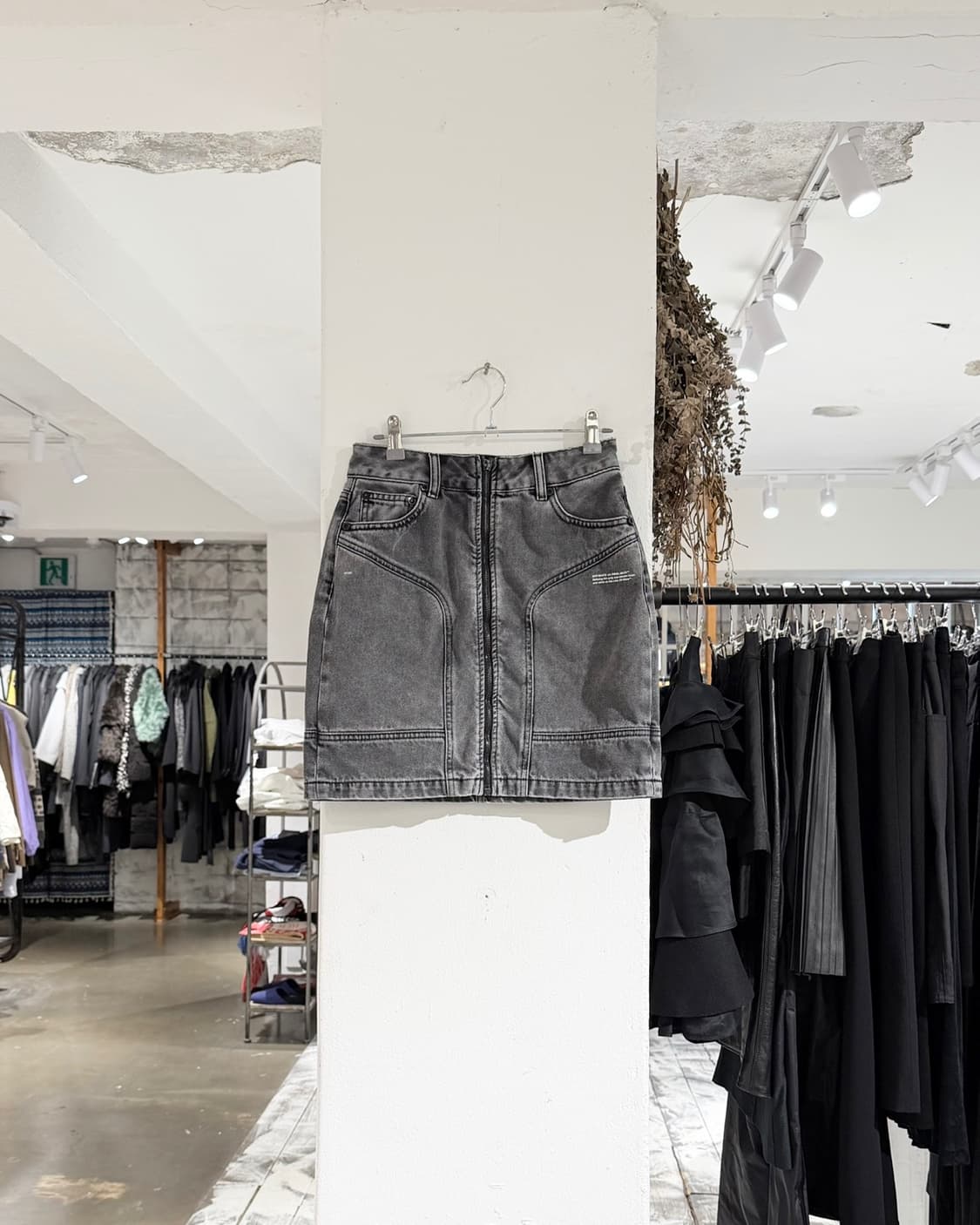 오프화이트 데님 미들 지퍼 미니 스커트 상품이미지1