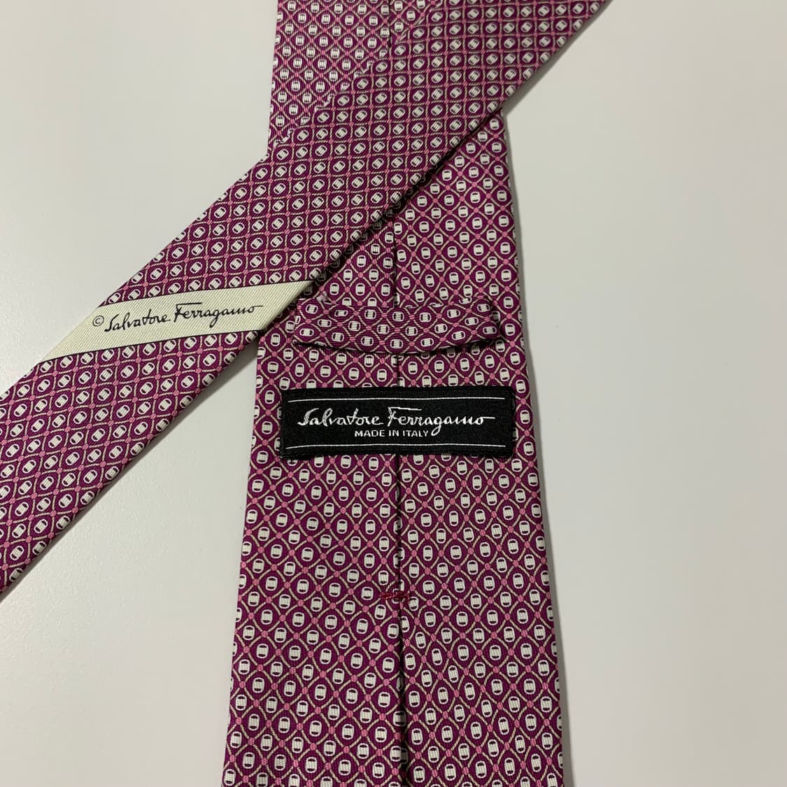 페레가모(Ferragamo) 명품 클래식 이태리넥타이 A+등급 8cm 상품이미지4
