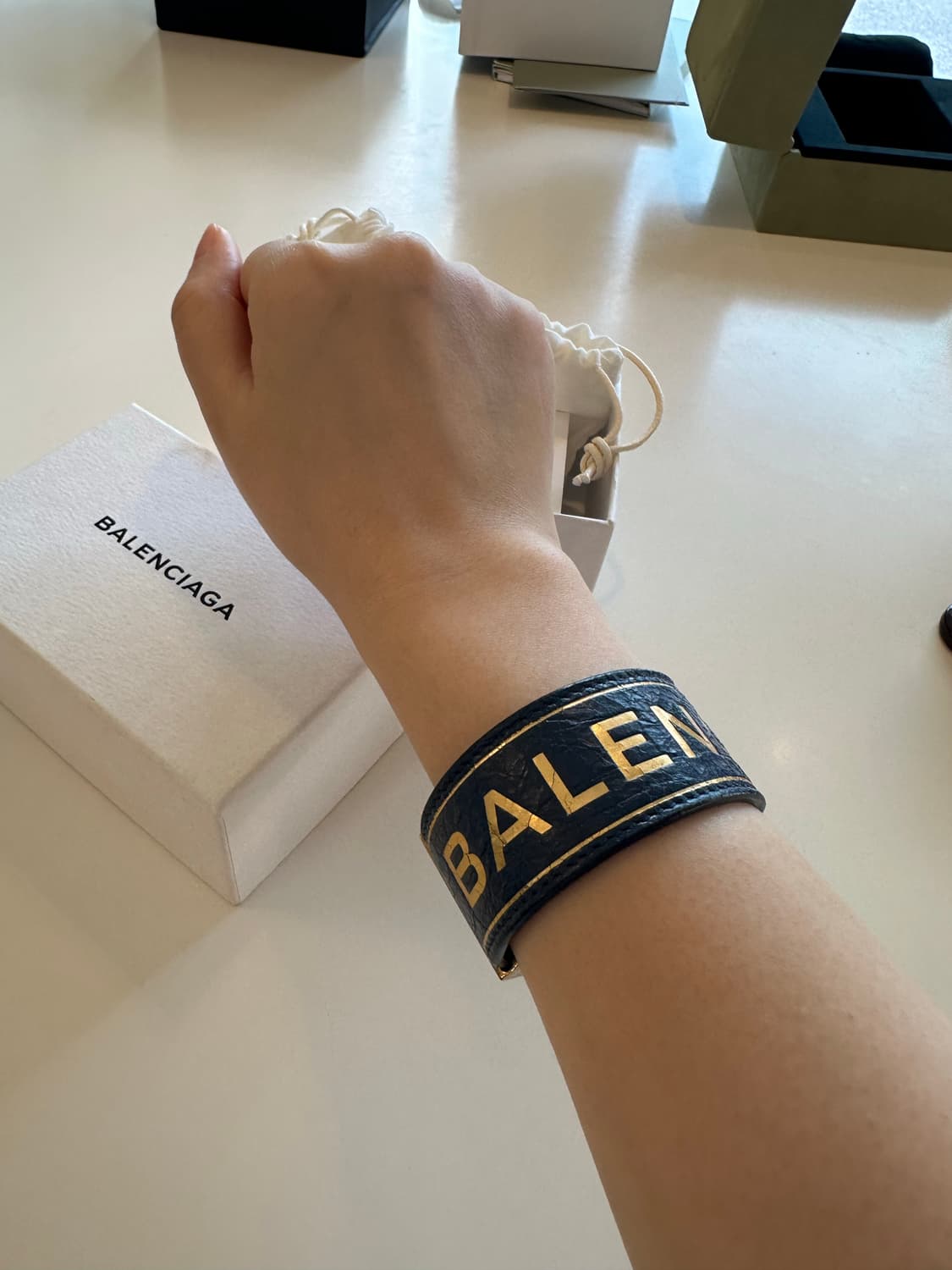 발렌시아가 블랭킷 브레이슬릿 네이비/금장 S사이즈 상품이미지3