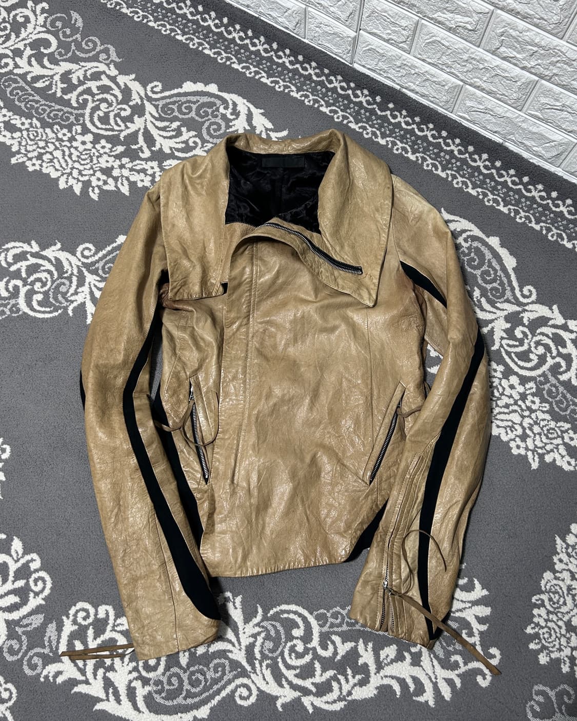 Ekam 하이넥 비대칭 고트스킨 자켓 상품이미지2