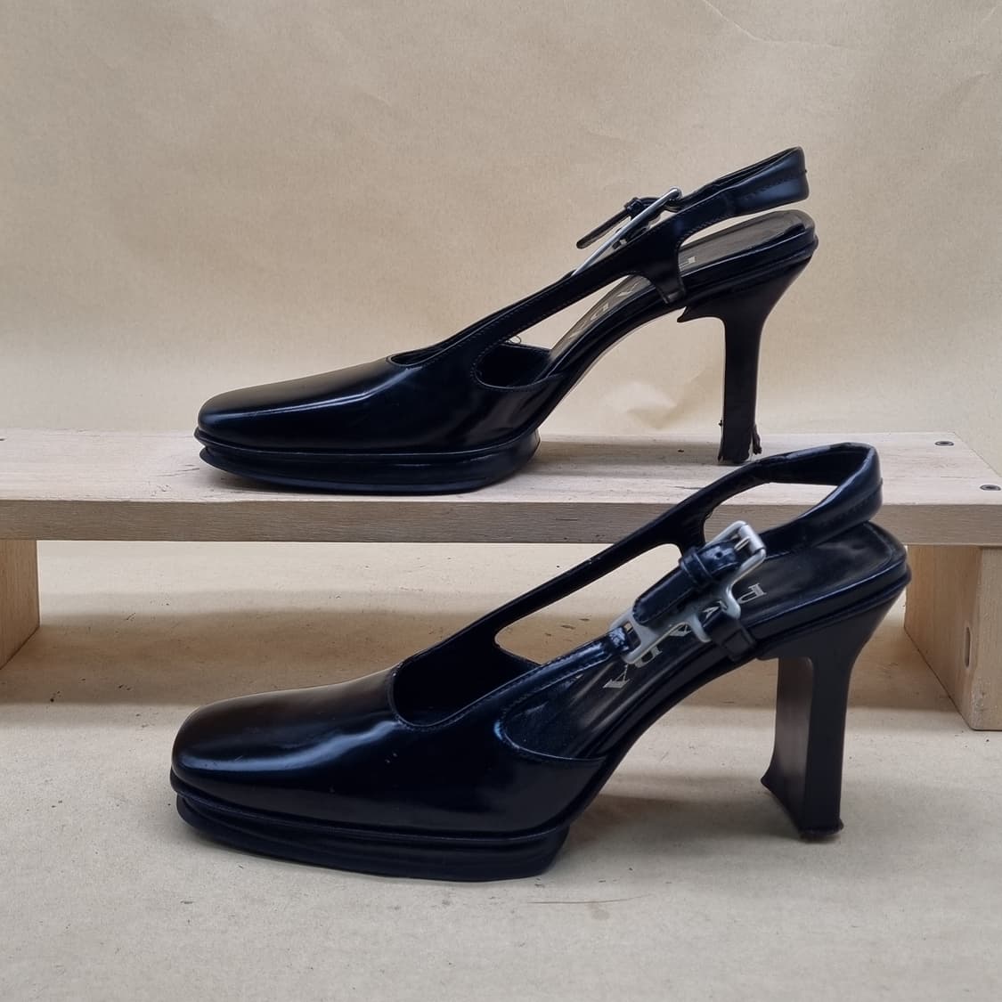 프라다 에나멜 샌들 36 230 굽9 상품이미지1