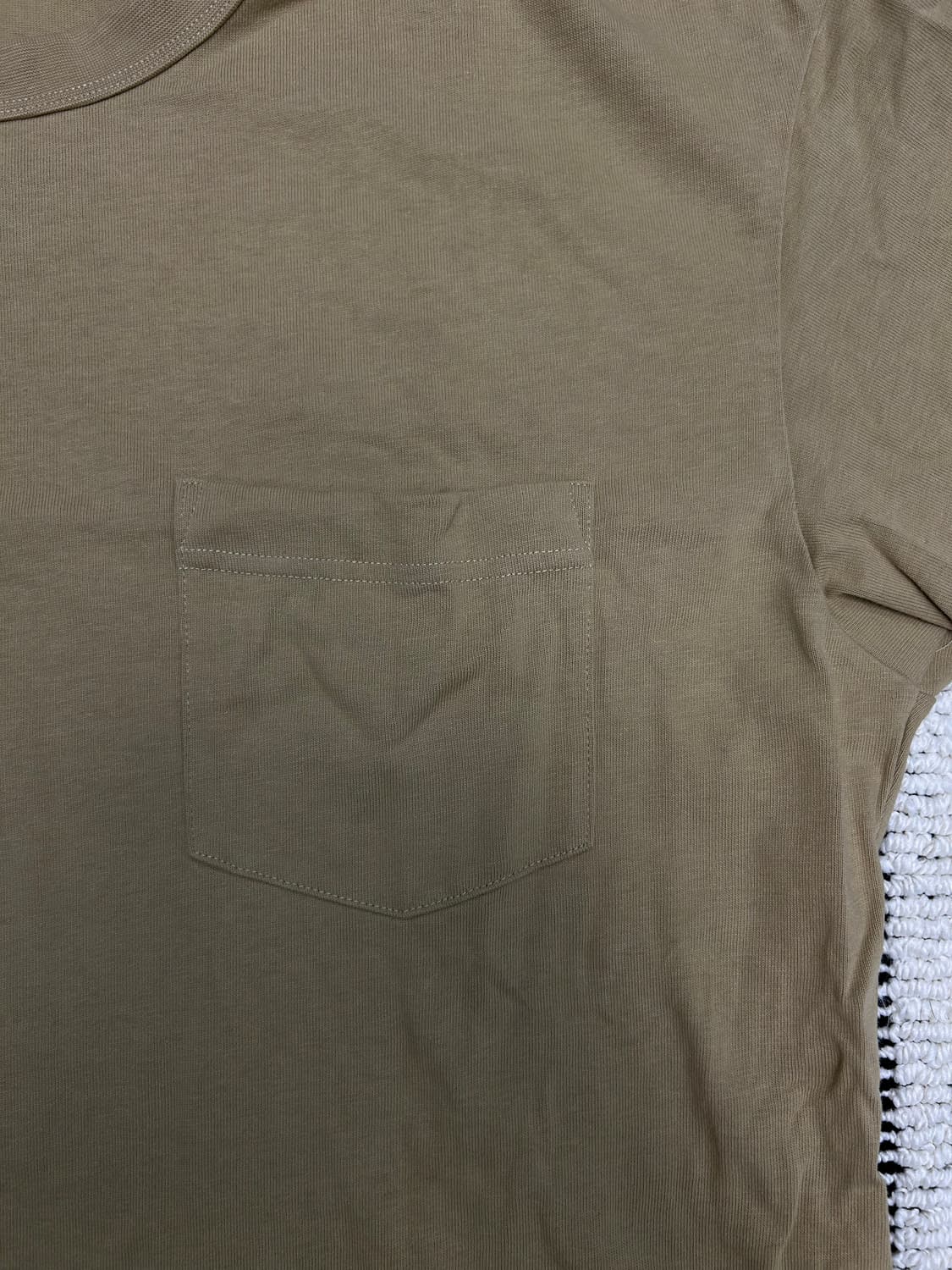 GU 베이지 포켓 티셔츠 상품이미지3