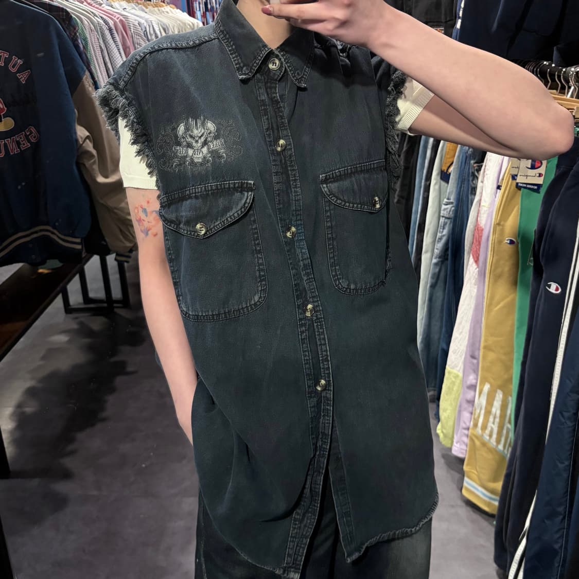  [IM] vtg 스컬 윙 프린팅 컷오프 데님 베스트 네이비 상품이미지1