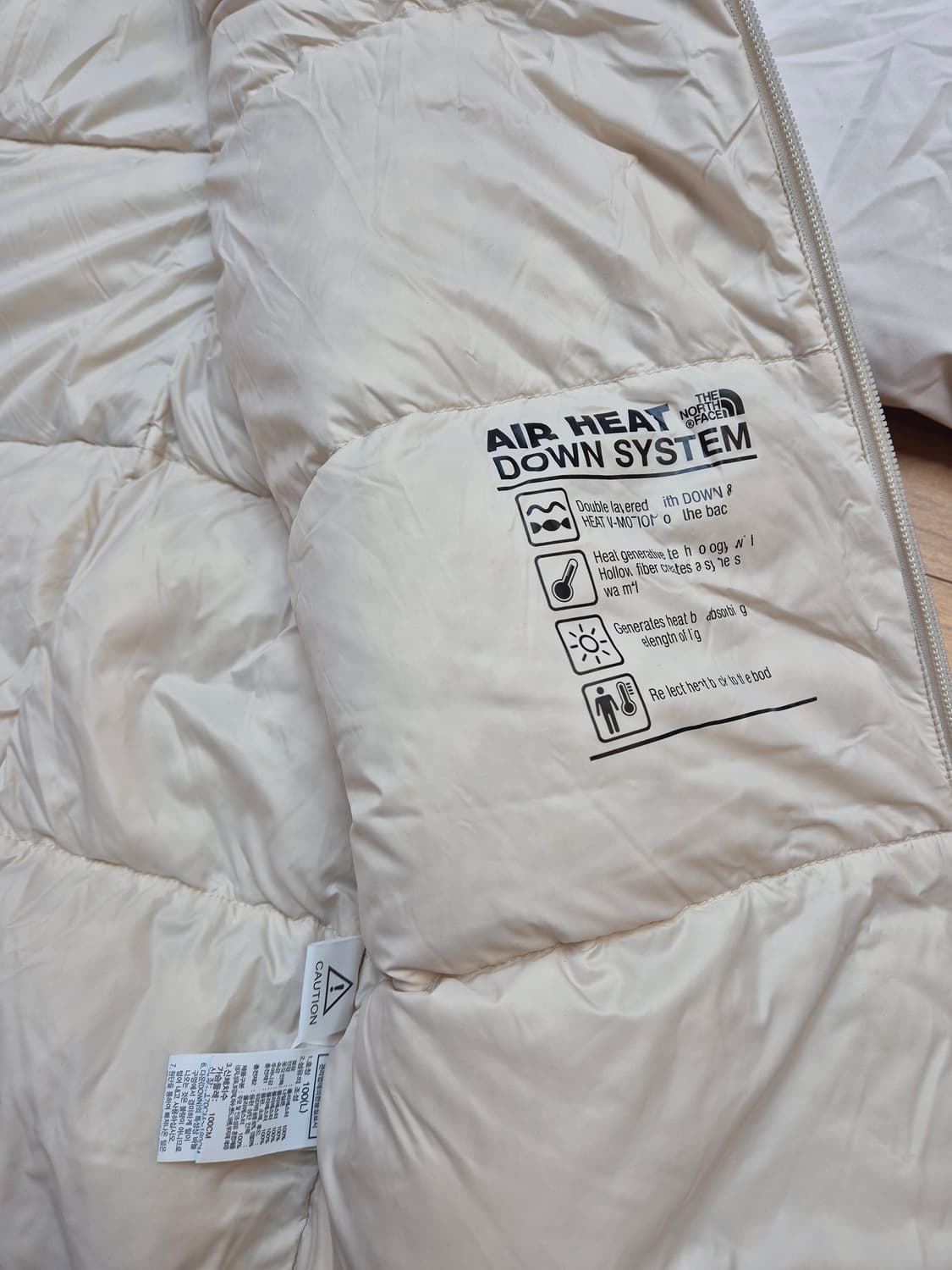노스페이스 아이보리 패딩 L사이즈 판매합니다. 무난한 색상이라 어디든 잘 상품이미지5