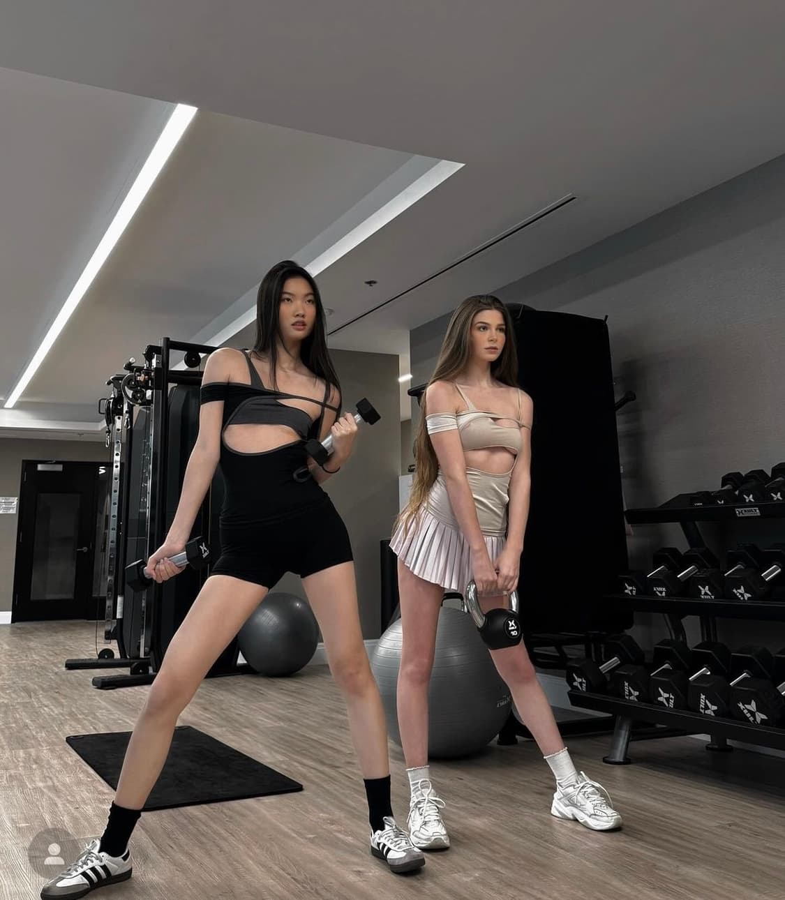 시오서울 비대칭 나시 탑 상품이미지3