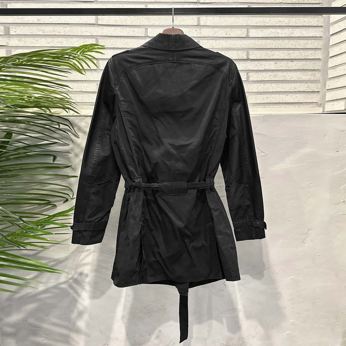 아르마니 익스체인지 코튼 테크 트렌치 코트 더블버튼 벨트 디테일 블랙 상품이미지3